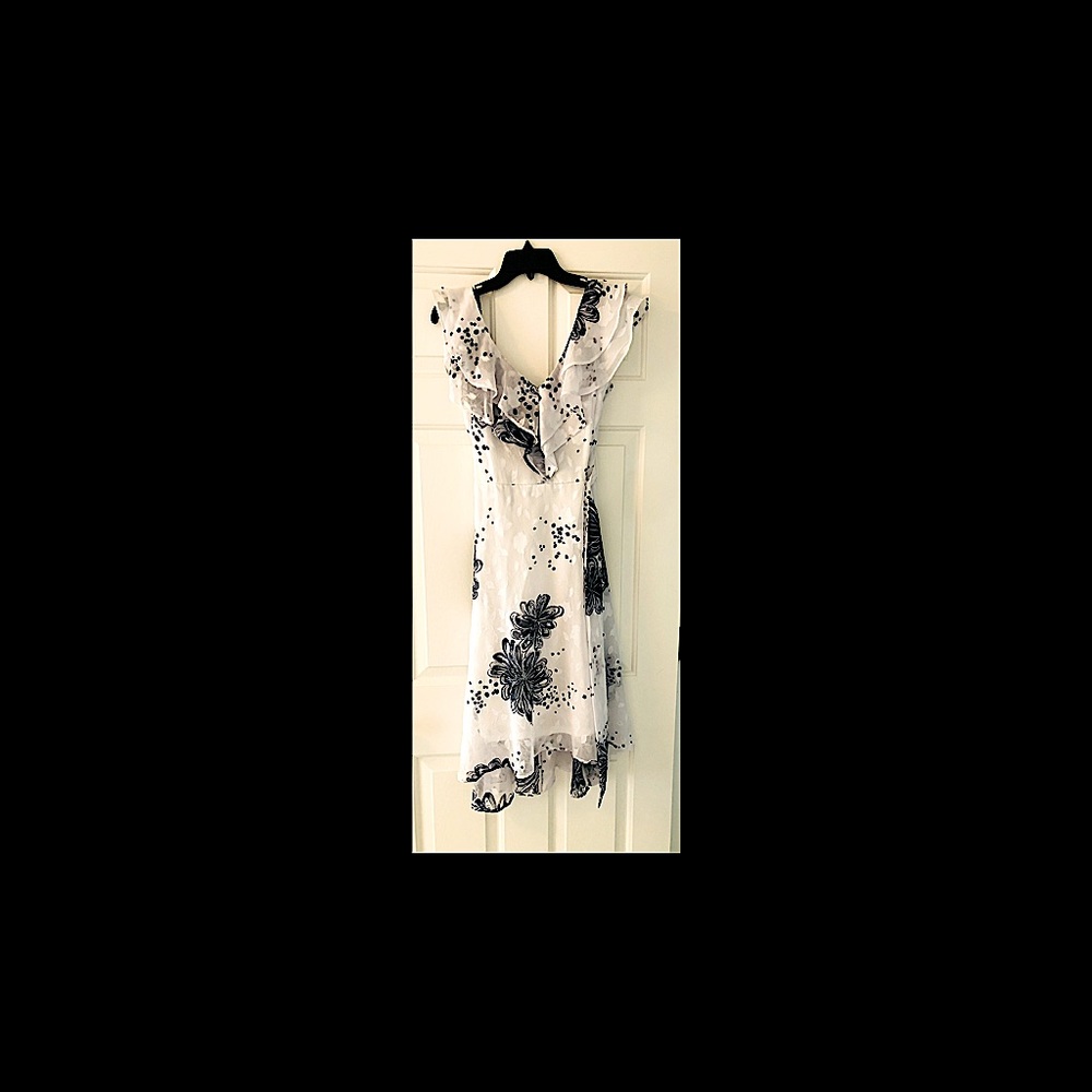 Beautiful flowery dress!